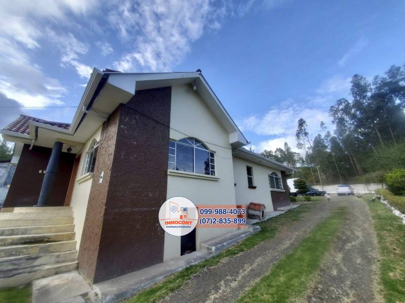 C1289 AMPLIA CASA CON ÁREA VERDE DE VENTA